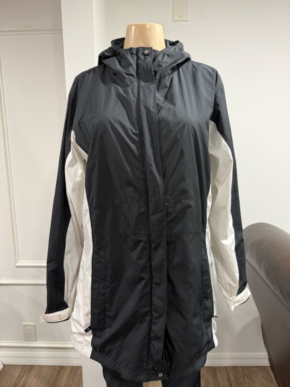 Columbia Women’s Black & White Lightweight Rain Hooded Jacket